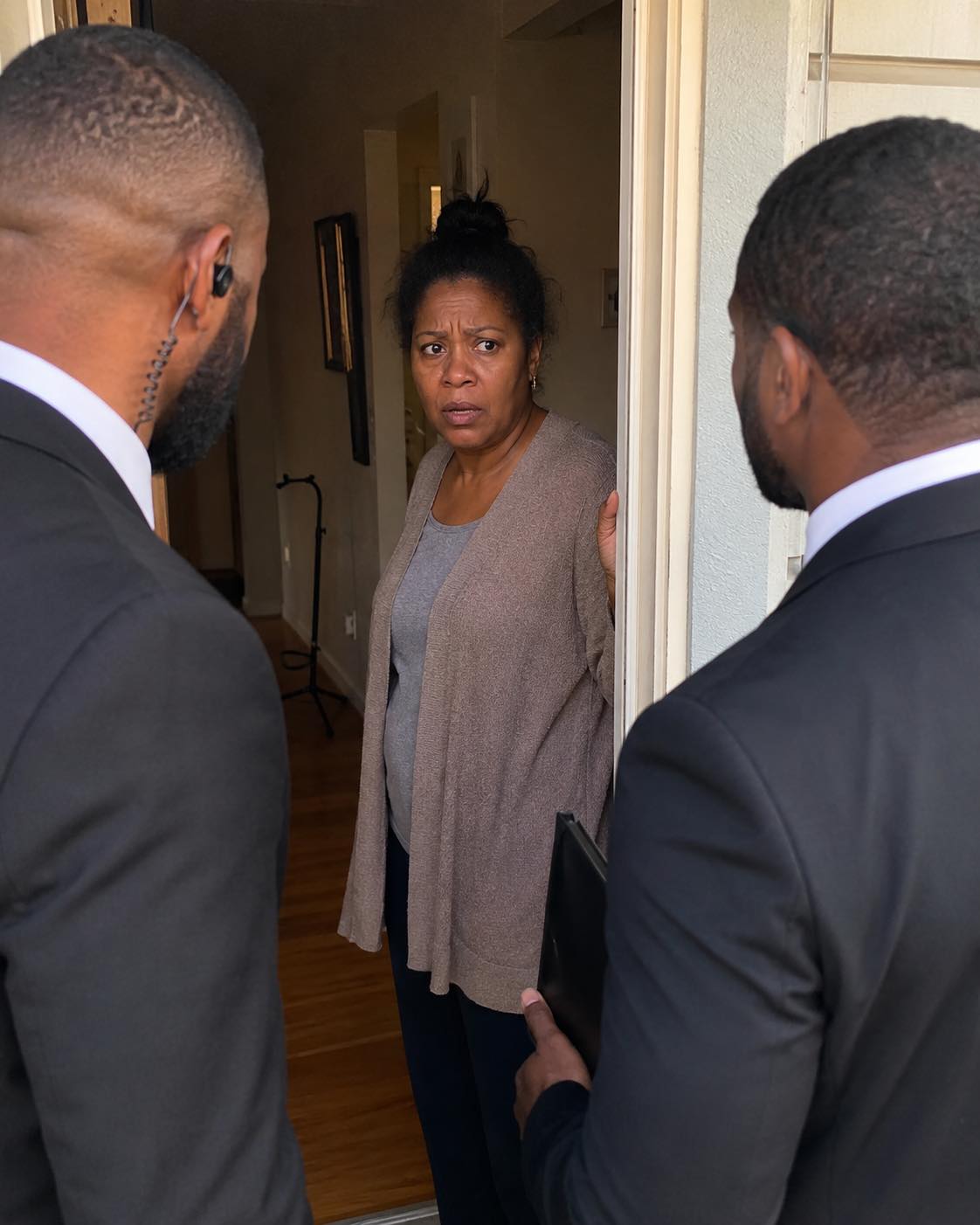 MY SON SOLD HIS GUITAR TO BUY HIS CLASSMATE A NEW WHEELCHAIR — THE NEXT MORNING, TWO OFFICERS ARRIVED AT OUR HOUSE, AND ONE OF THEM ASKED, “MA’AM, DO YOU KNOW WHAT YOUR SON DID?”
