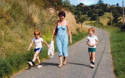 After Mom’s Death, Son Accidentally Finds His Childhood Pic with Her and Boy Who Looks Like Him — Story of the Day2